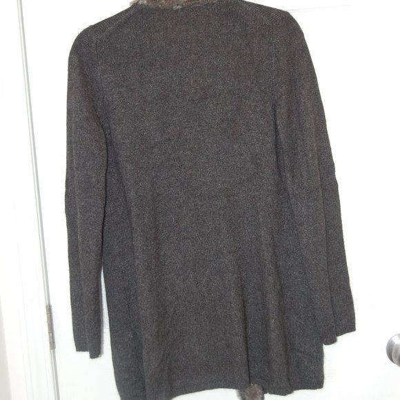 Vertical Design Women's Medium Grey Sweater W/ Faux Fur Collar & Trim - Picture 6 of 10
